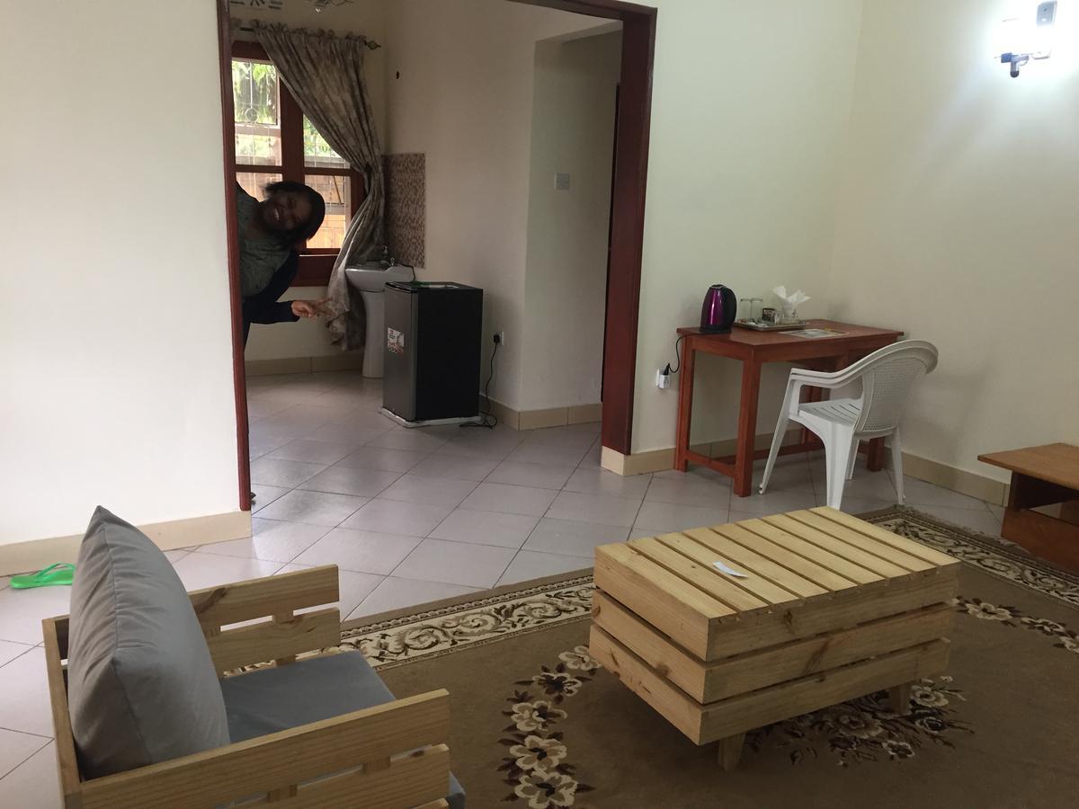 Le Parlour Bed & Breakfast Boma la Ngombe Ngoại thất bức ảnh
