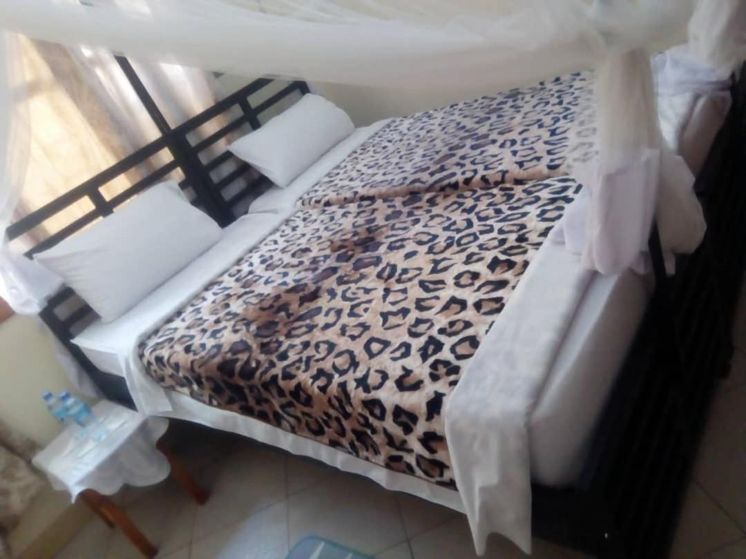 Le Parlour Bed & Breakfast Boma la Ngombe Ngoại thất bức ảnh