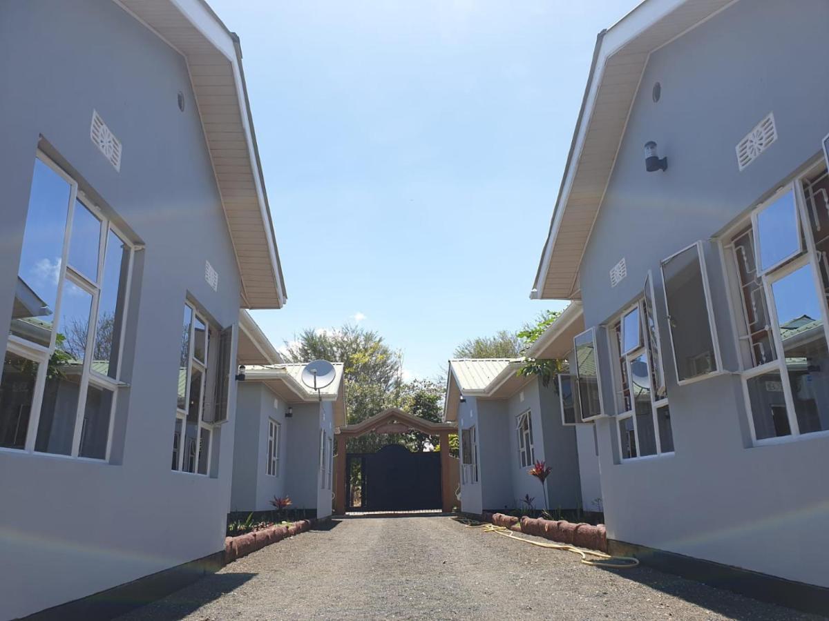 Le Parlour Bed & Breakfast Boma la Ngombe Ngoại thất bức ảnh