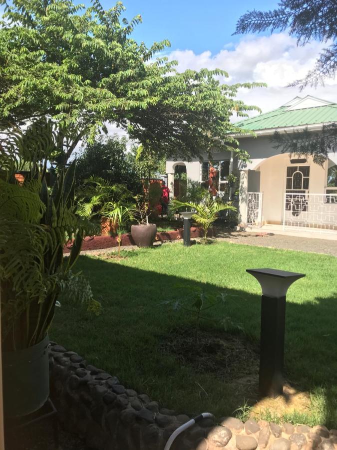 Le Parlour Bed & Breakfast Boma la Ngombe Ngoại thất bức ảnh