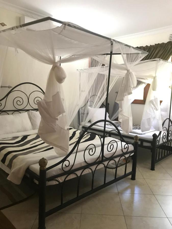 Le Parlour Bed & Breakfast Boma la Ngombe Ngoại thất bức ảnh