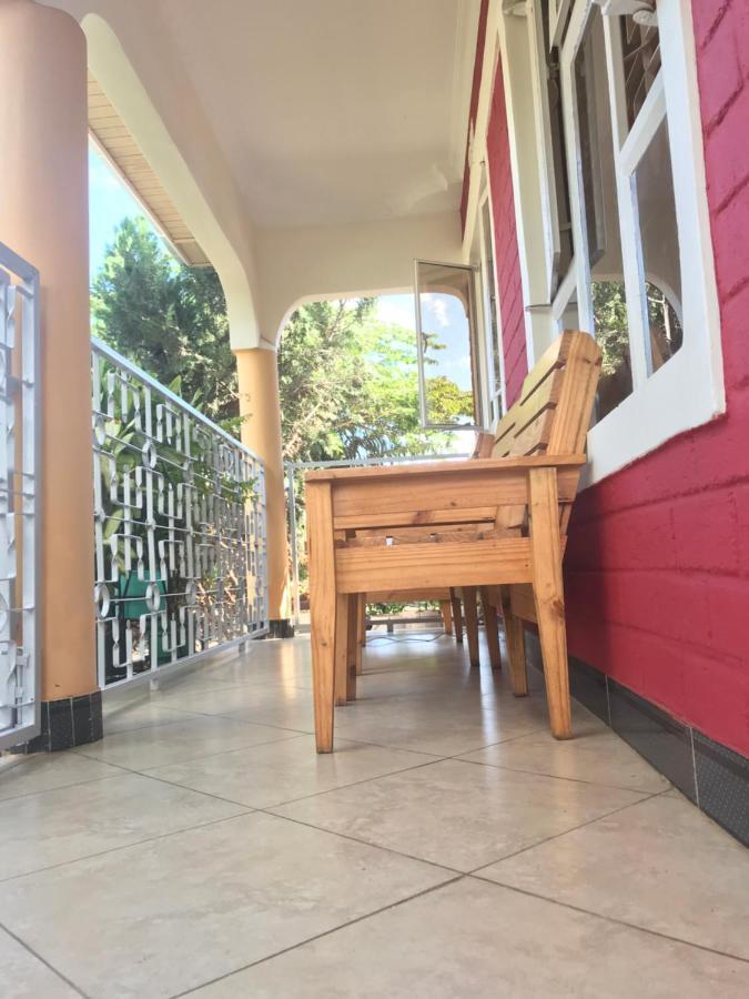 Le Parlour Bed & Breakfast Boma la Ngombe Ngoại thất bức ảnh
