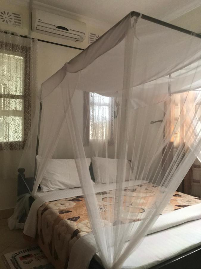 Le Parlour Bed & Breakfast Boma la Ngombe Ngoại thất bức ảnh
