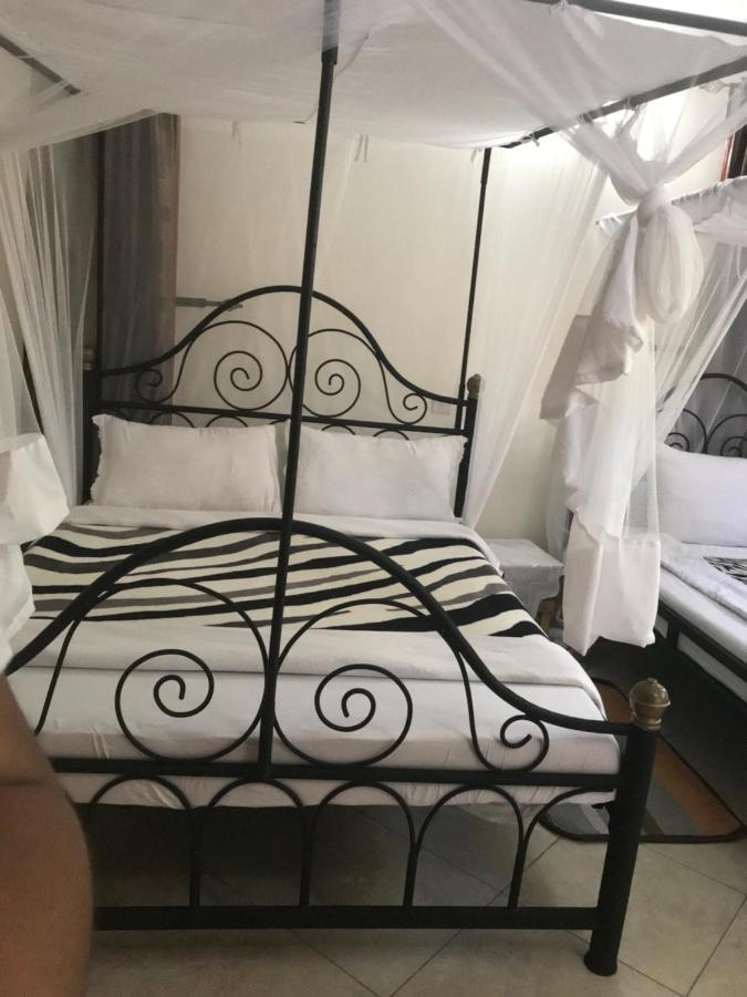 Le Parlour Bed & Breakfast Boma la Ngombe Ngoại thất bức ảnh